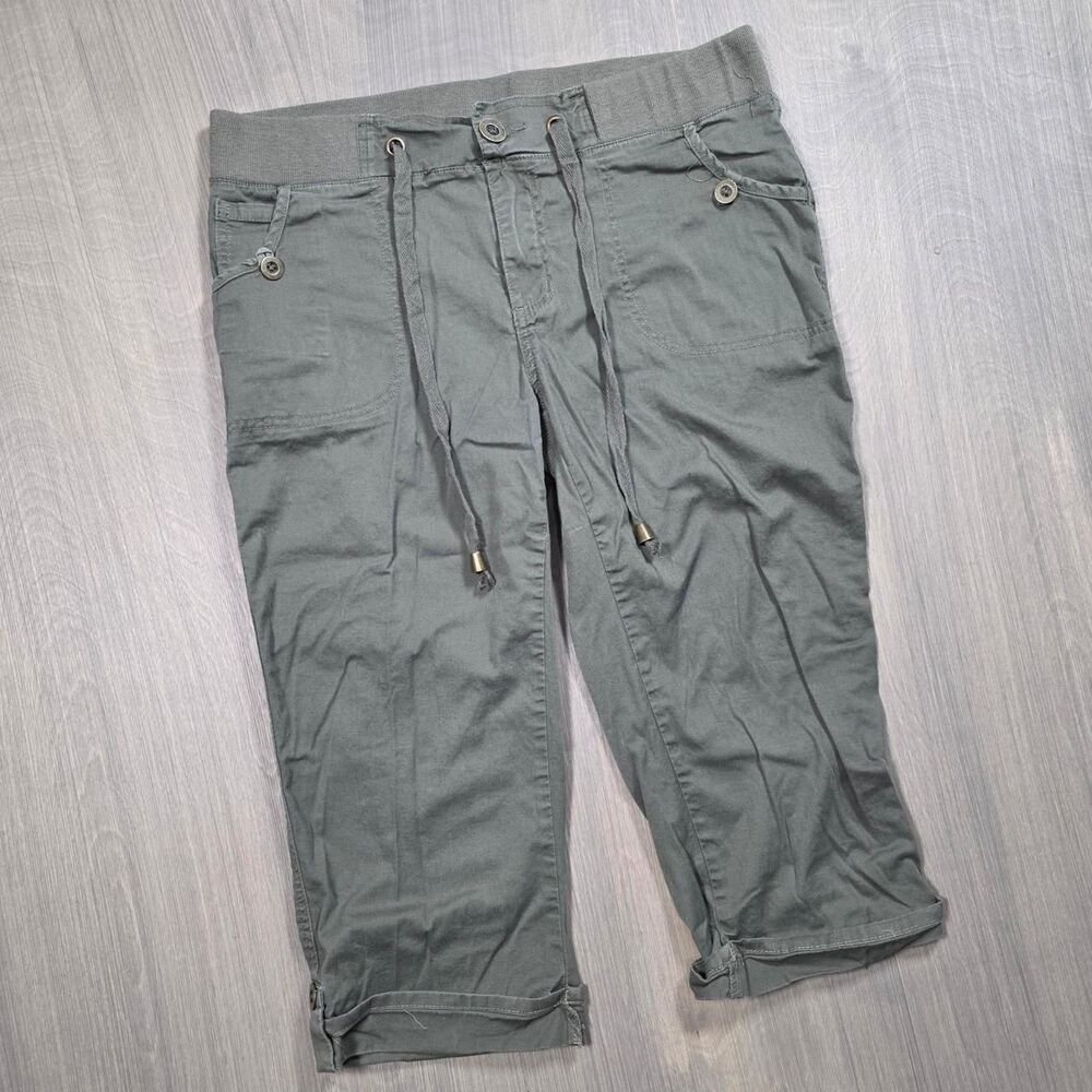 Blue Identity Women's Petite Army Green Capri Shorts, Size 8P